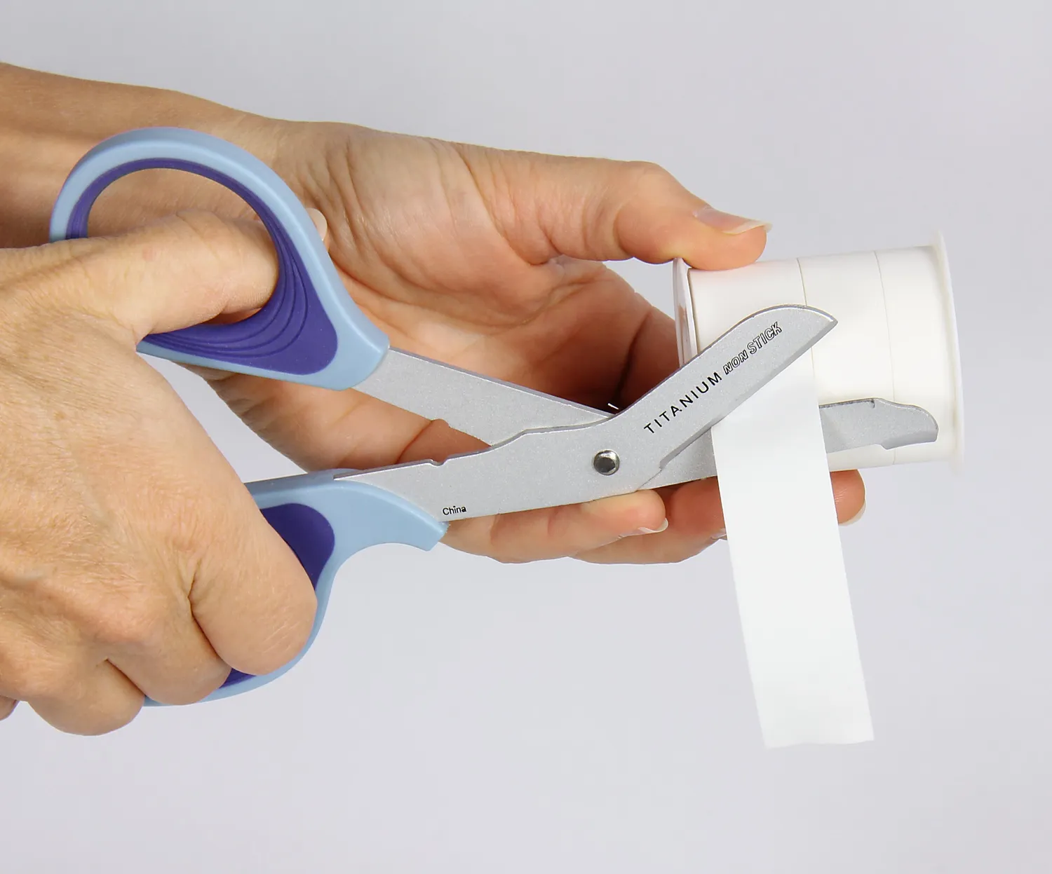 First Aid Only Titanium-Bonded bandasjesaks blå 19 cm